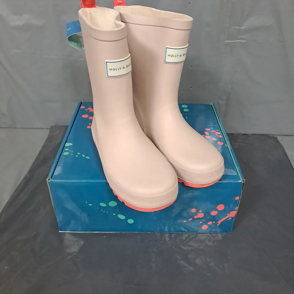 BOXED PAIR OF HOLLY & BEAU KIDS RAIN BOOT IN GREY/PINK SIZE 12