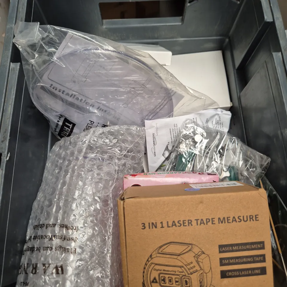 APPROXIMATELY 15 ASSORTED HOUSEHOLD ITEMS TO INCLUDE mallome marshmallow toasting kit, black plastic straws AND all purpose silicone sealant