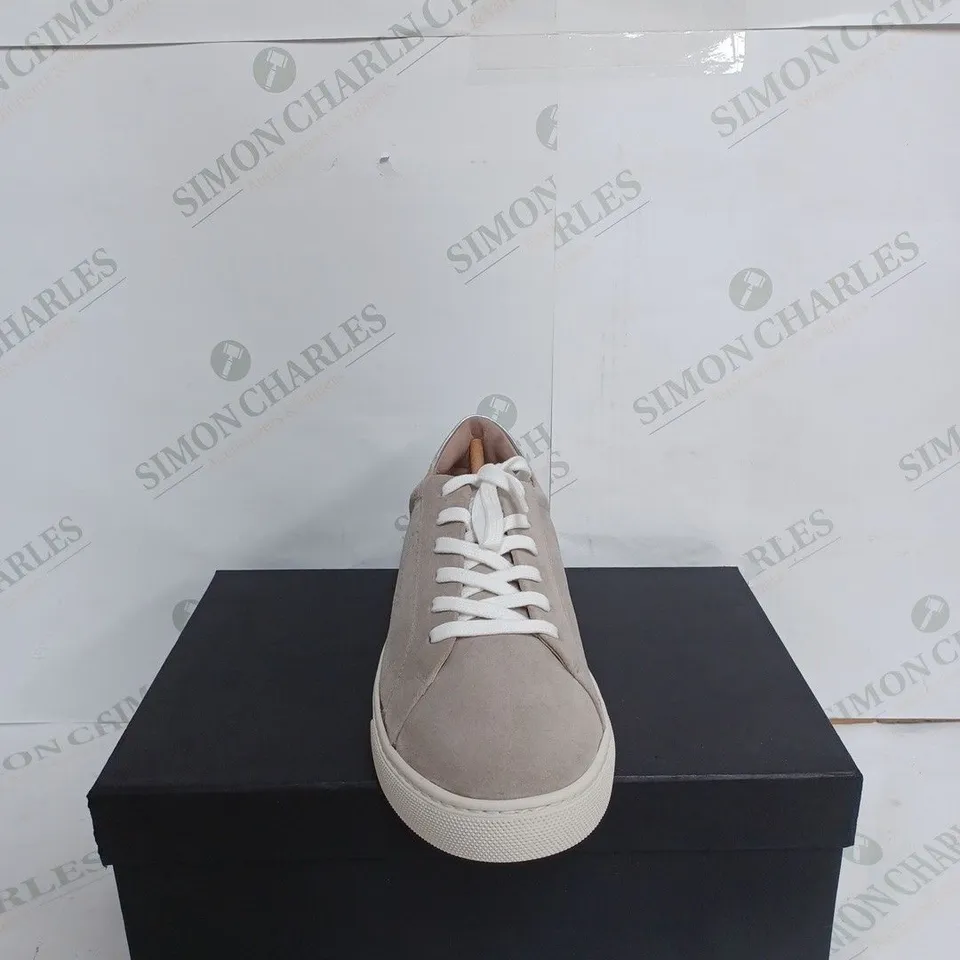 HUSH MORELY TRAINERS IN GREY - EU 41