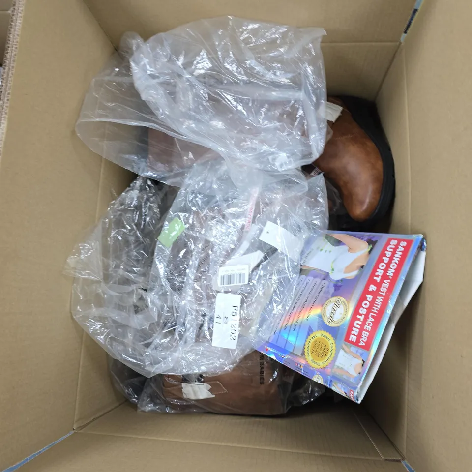 BOX OF APPROXIMATELY 15 ASSORTED ITEMS TO INCLUDE: OO HANDBAG