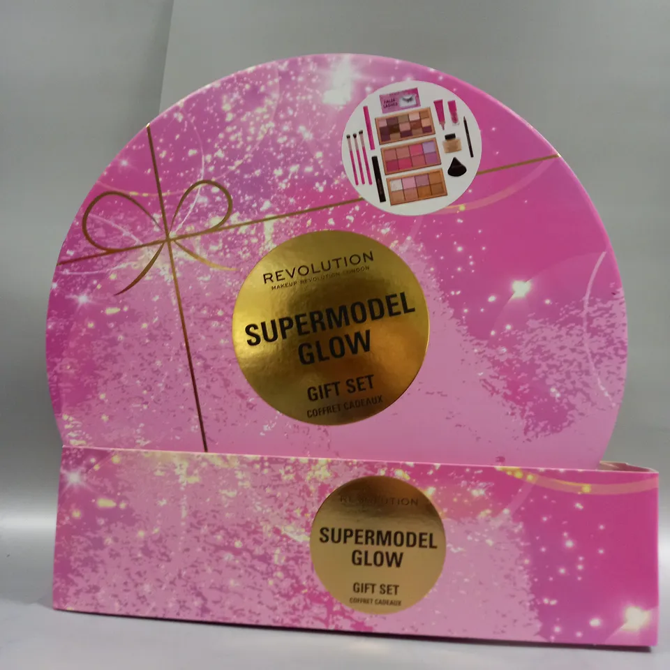 REVOLUTION SUPERMODEL GLOW GIFT SET COFFRET CADEAUX 