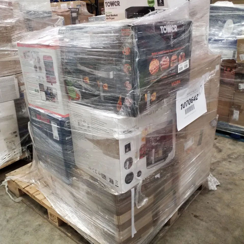 PALLET OF APPROXIMATELY 17 UNPROCESSED RAW RETURN HOUSEHOLD AND ELECTRICAL GOODS TO INCLUDE;