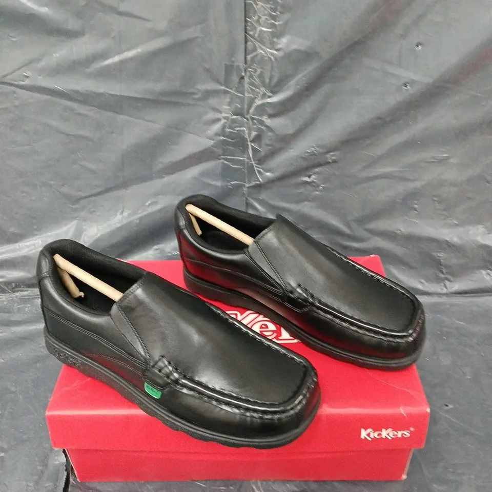 BOXED PAIR OF KICKERS FRAGMA SLIP LEATHER BLACK SIZE 37 