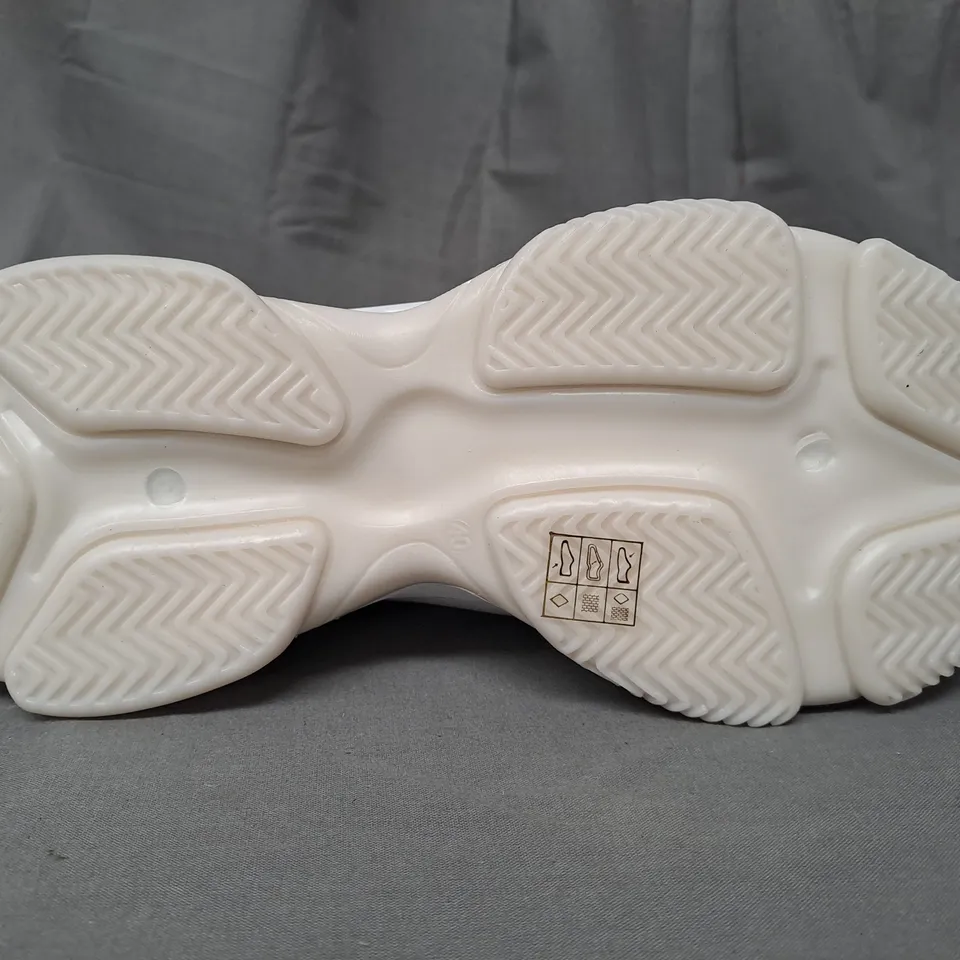 BOXED PAIR OF KOI VEGAN LIZZIES V2 EXTRA CHUNKY TRAINERS IN WHITE UK SIZE 7