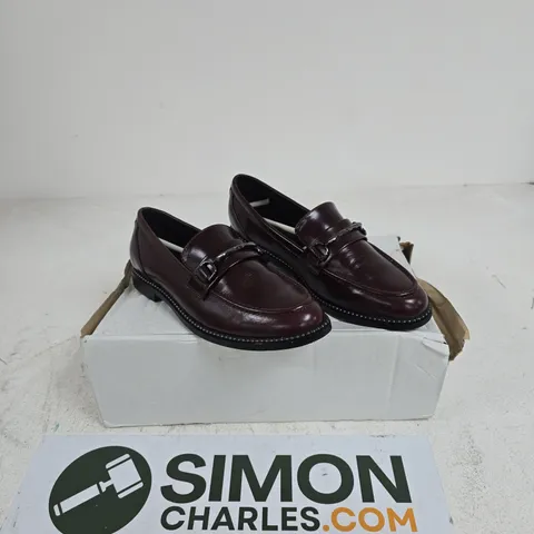 MODA IN PELLE KINZEY LOAFERS SIZE 6