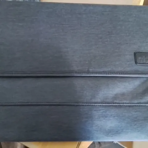 BOX TO CONTAIN APPROXIMATELY 18 MAT TO LAPTOP BAGS