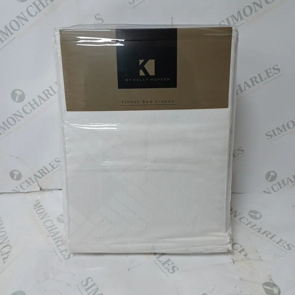 BOXED K BY KELLY HOPPEN 100% COTTON JACQUARD DIAMOND DUVET SET IN WHITE - KING SIZE 