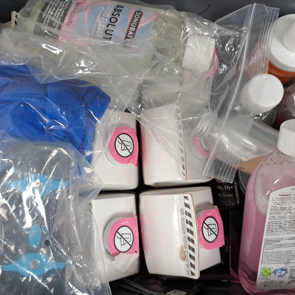 APPROXIMATELY 10 ASSORTED HOUSEHOLD ITEMS TO INCLUDE FRIDGE & MICROWAVE CLEANER, LEATHER DYE, ETC - COLLECTION ONLY