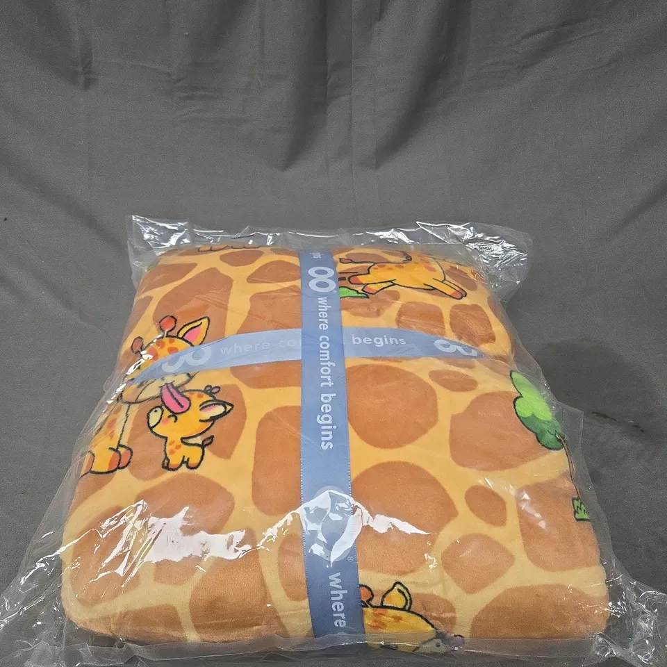 OODIE OVERSIZED HOODED BLANKET - GIRAFFE