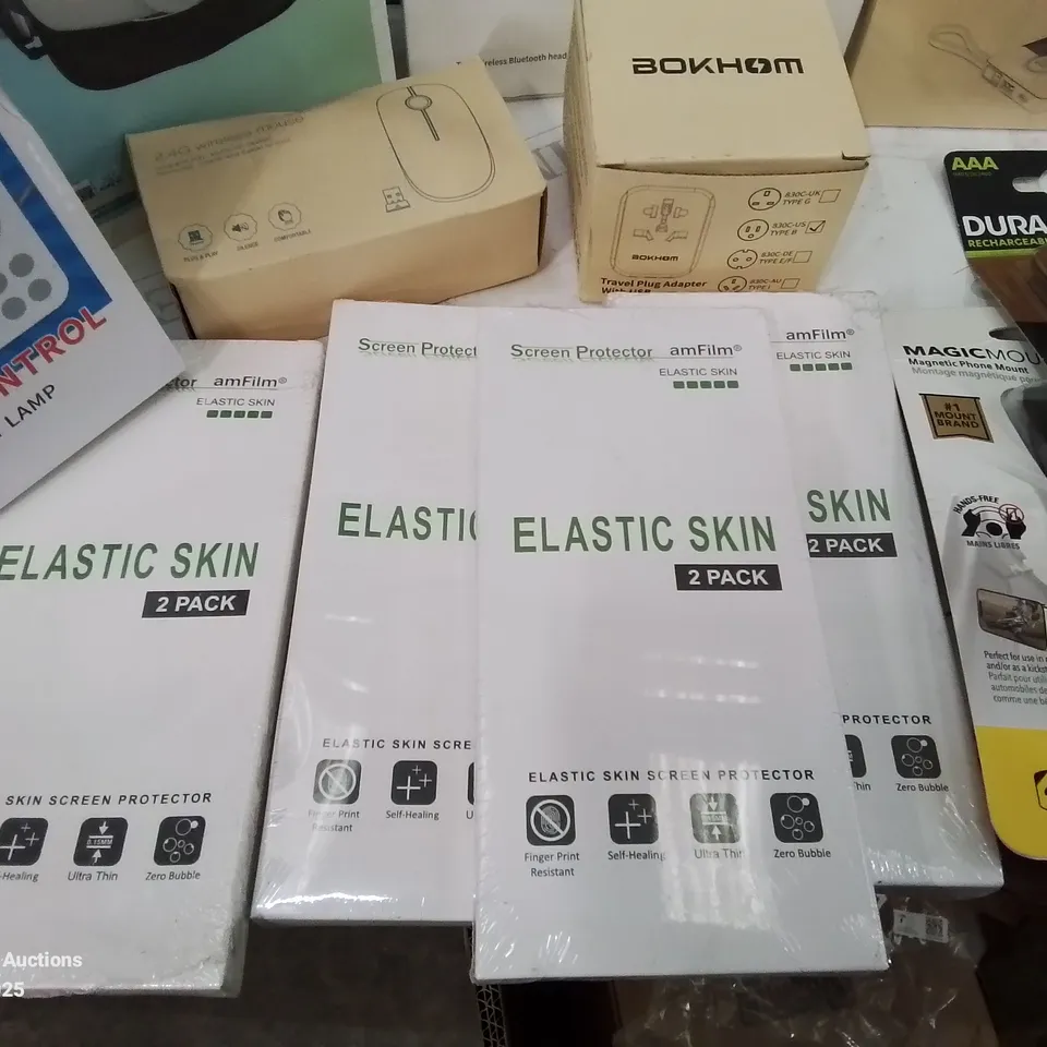 BOX CONTAINING LARGE AMOUNT OF BOXED ELECTRICAL ITEMS TO INCLUDE: HEADPHONES, PHONE CASES, SCREEN PROTECTION COVERS, REMOTE CONTROL EMERGENCY LIGHTING, POWER BANKS ETC.