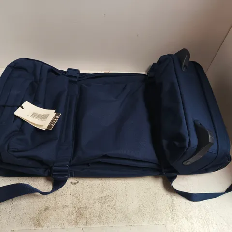 EASTPAK TRANSIT'R M WHEELED TRAVEL BAG - MONOTONE NAVY