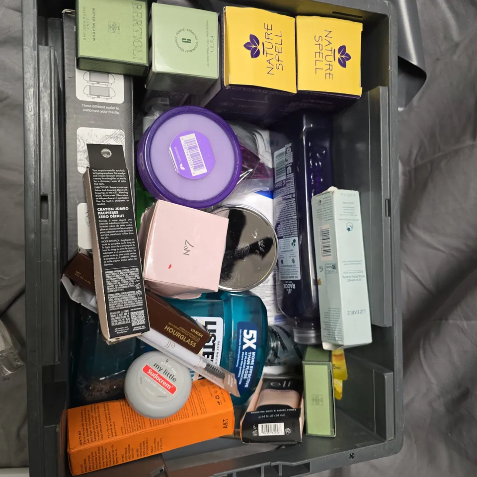 SANEX EXPERT SKIN HEALTH SHOWER GEL + ASSORTED HEALTH & BEAUTY PRODUCTS (COSMETICS LOT)