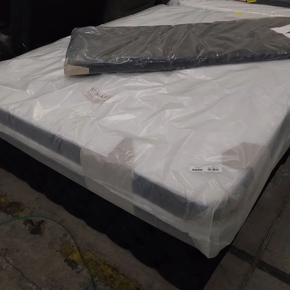 BAGGED 5' KINGSIZE DIVAN BED, COMPRISING MATTRESS, BUTTON PLUSH BLACK FABRIC BASE & STUDDED HEADBOARD 