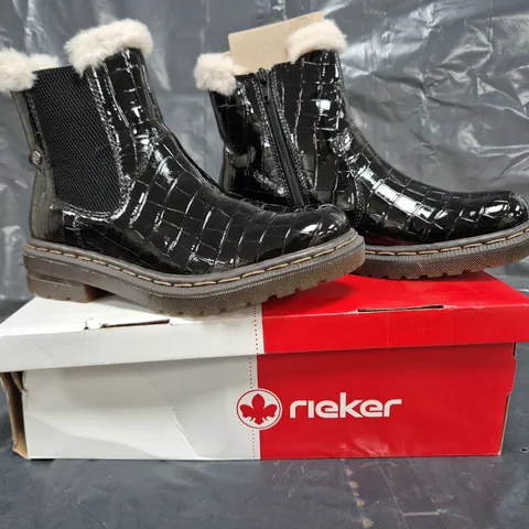 RIEKER WARM LINED CROC CHELSEA BOOTS IN BLACK SIZE 6