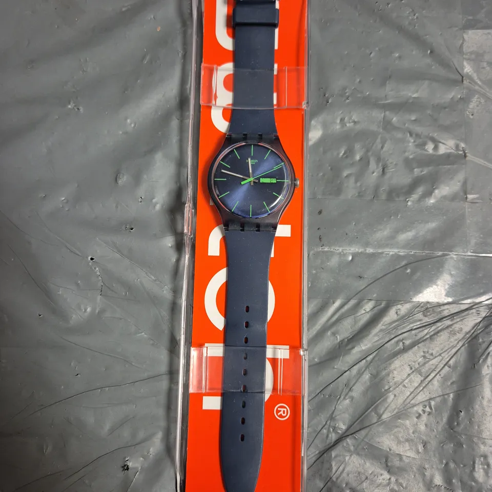 SWATCH NUMBERLESS DIAL WATCH IN NAVY