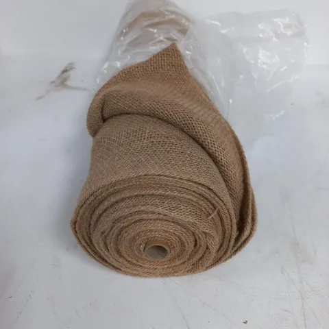 ROLL OF NATURAL JUTE FABRIC - APPROXIMATELY 68CM X UNSPECIFIED