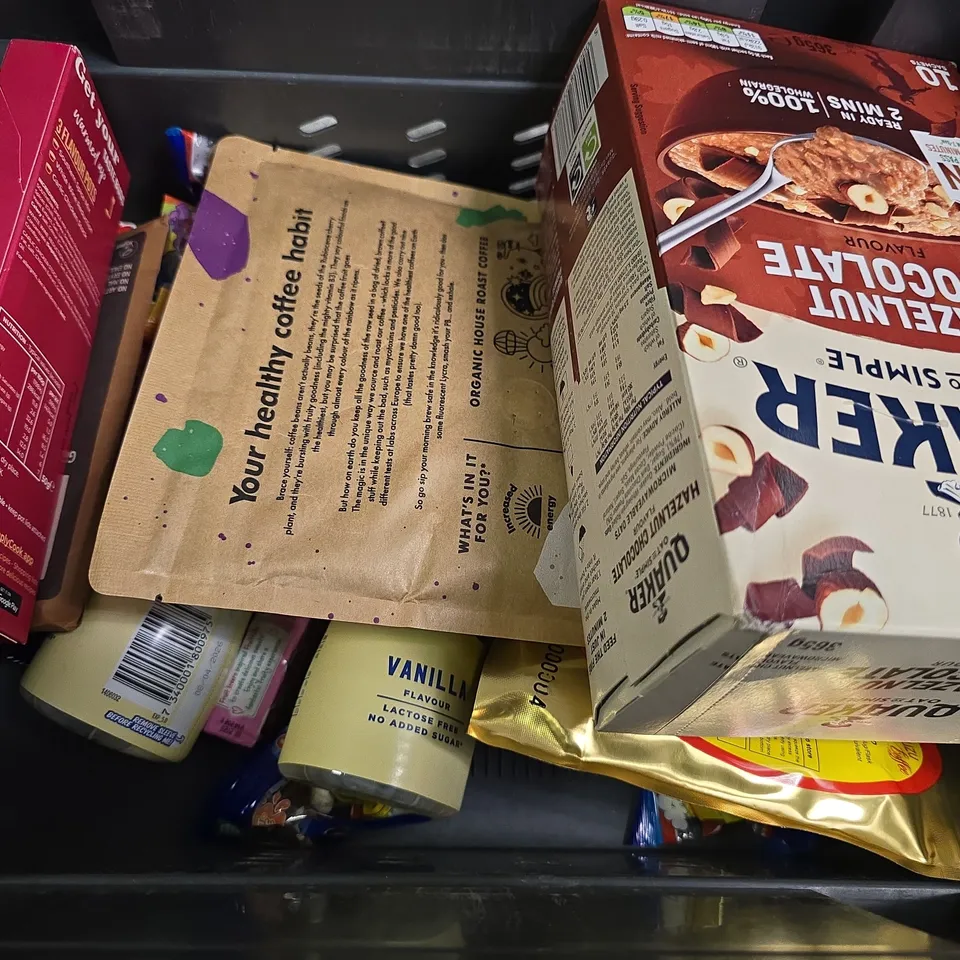 APPROXIMATELY 12 ASSORTED FOOD & DRINK ITEMS TO INCLUDE -  FUEL CHOCOLATE PORRIDGE , BAREBELLS MILKSHAKE VANILLA , BANG BANG CHICKEN ETC