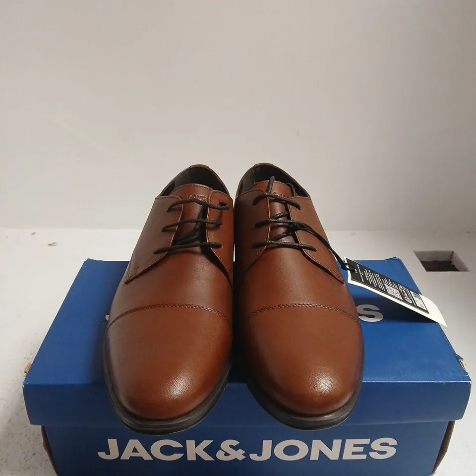 BOXED PAIR OF JACK & JONES MEN'S BROWN LEATHER OXFORD SHOES – UK 11