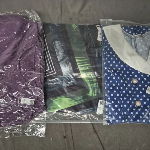 APPROXIMATELY 25 ASSORTED CLOTHING AND FASHION PRODUCTS IN VARIOUS STYLES AND SIZES - COLLECTION ONLY