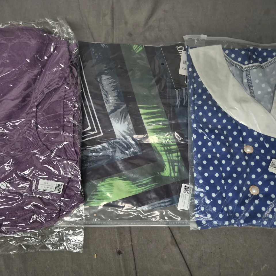 APPROXIMATELY 25 ASSORTED CLOTHING AND FASHION PRODUCTS IN VARIOUS STYLES AND SIZES - COLLECTION ONLY