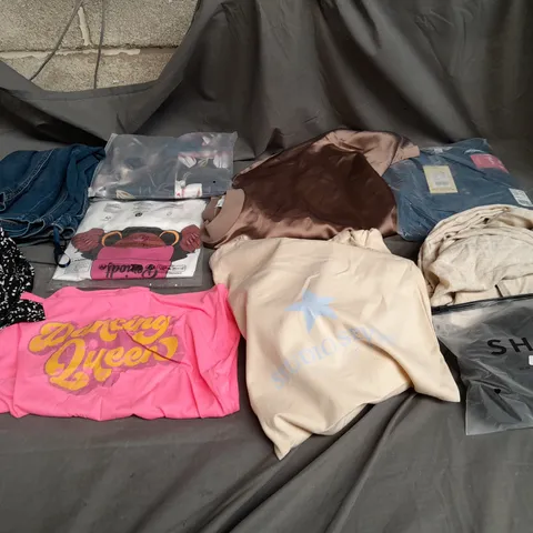 BOX OF APPROXIMATELY 18 ASSORTED ITEMS TO INCLUDE - DRESSES , JUMPERS , AND T-SHIRTS ETC