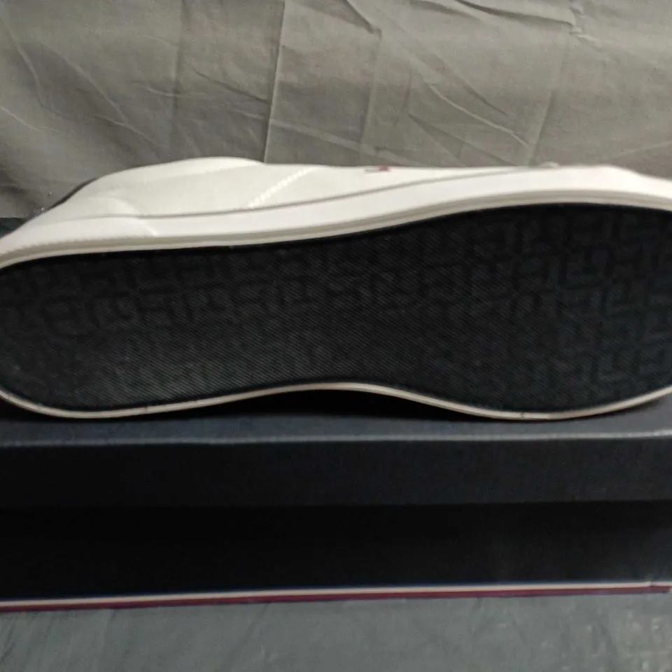 BOXED PAIR OF TOMMY HILFIGER WHITE LOW-TOP SNEAKERS - UK SIZE 11