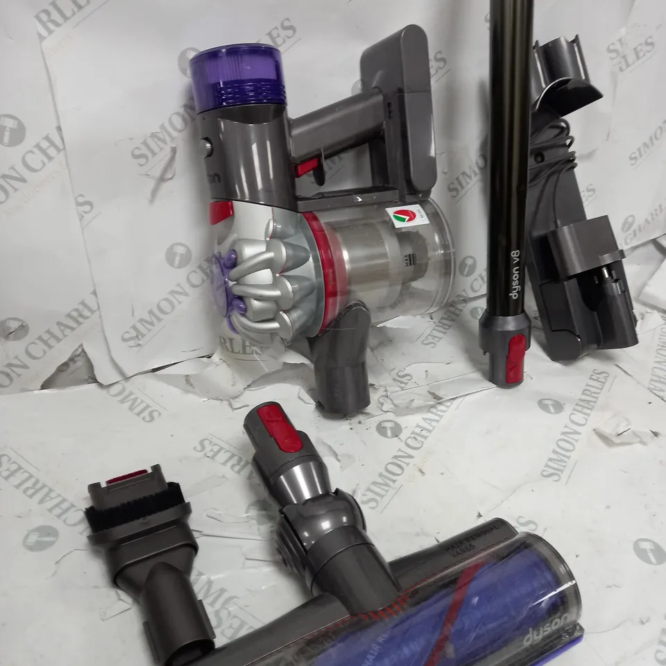 DYSON V8 VACUUM CLEANER 