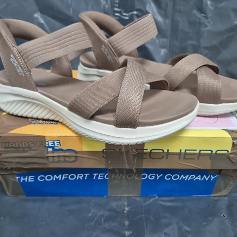 BOXED PAIR OF SKECHERS ULTRA FLEX OPEN TOE SANDALS IN MOCCA SIZE 7
