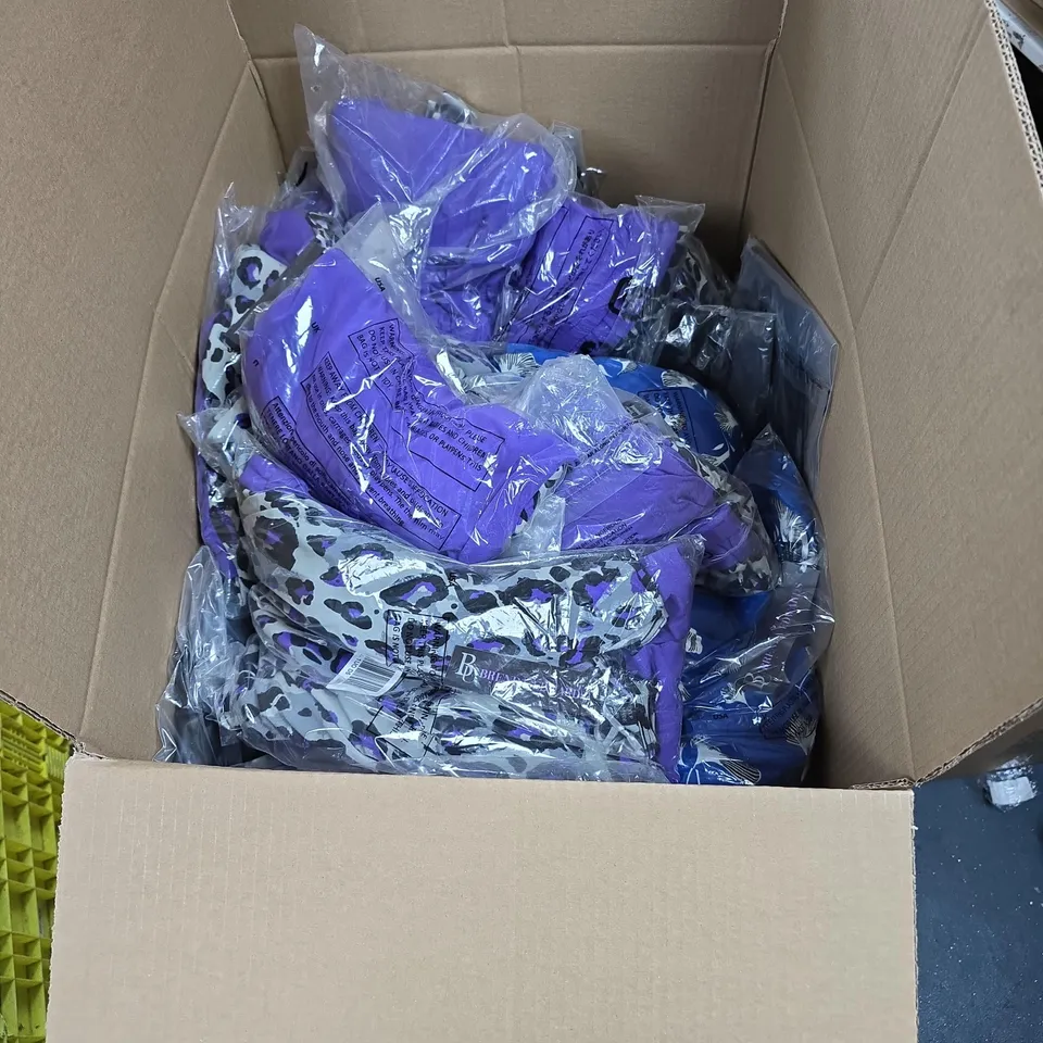 BOX OF APPROXIMATELY 20 ASSORTED CLOTHING ITEMS TO INCLUDE: APRICOT LEATHER LOOK PANTS SIZE M