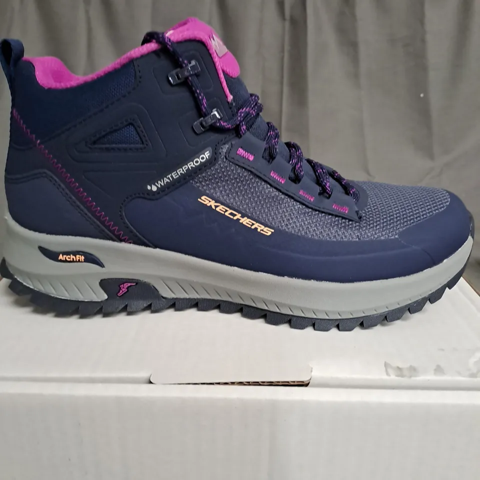 SKETCHERS NAVY BLUE & PINK DISCOVER BOOTS SIZE 5