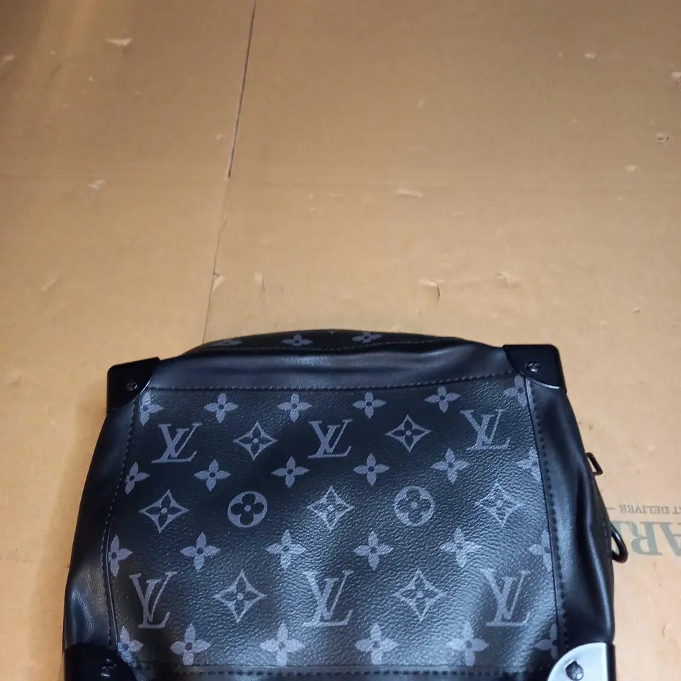 LOUIS VUITTON BODY BAG