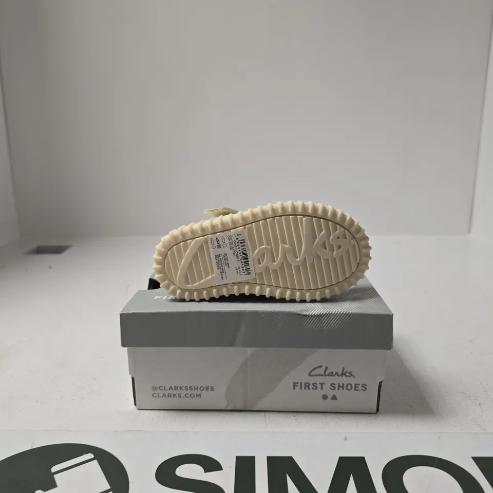 BOXED PAIR OF CLARKS COVE FLOWER FIRST SHOES BABY SIZE 4.5