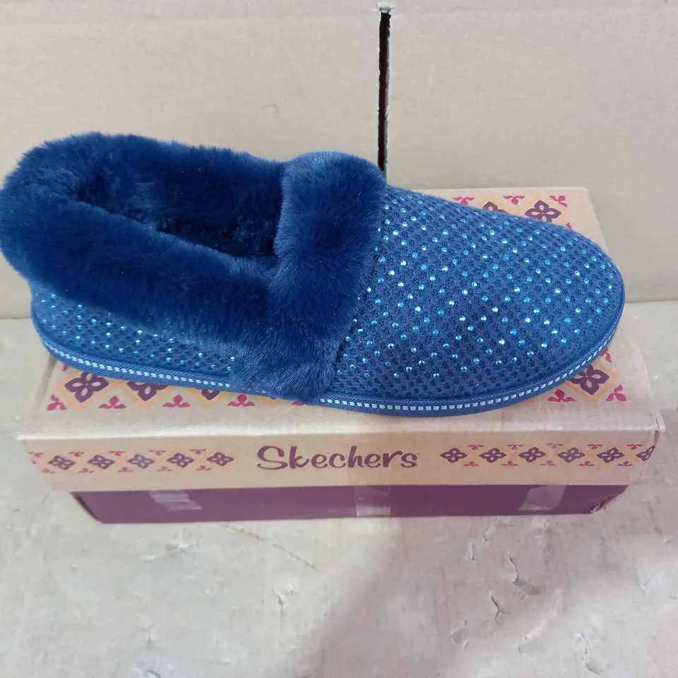 BOXED PAIR OF SKECHERS - SIZE 7