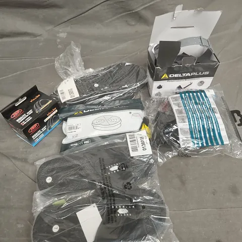 APPROXIMATELY 20 ASSORTED WORKWEAR CLOTHING ITEMS IN VARIOUS SIZES TO INCLUDE DELTAPLUS MASK, JSP HELEMT ILLUMINATION BAND, BARRIER ISLAND MULES, ETC