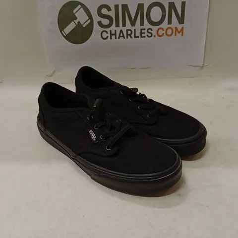 VANS BLACK CANVAS SHOES – KID'S TRAINERS, UK 2.5 (EU 34) – PRE-OWNED