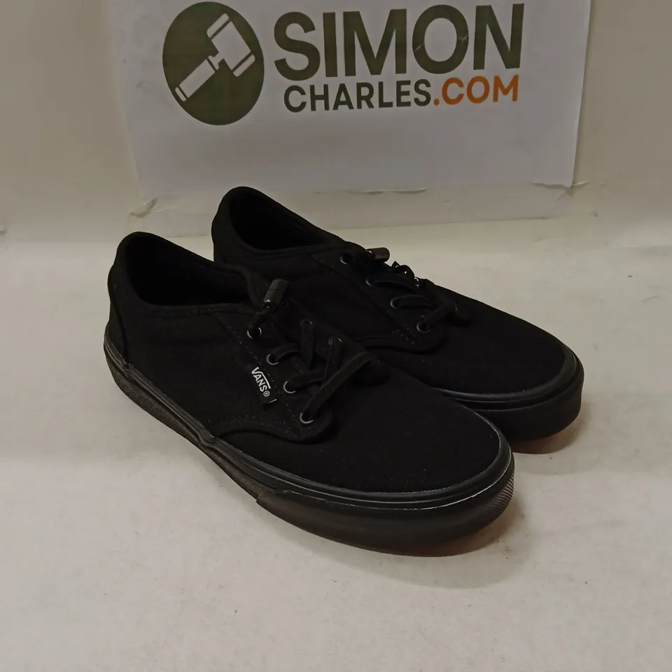 VANS BLACK CANVAS SHOES – KID'S TRAINERS, UK 2.5 (EU 34) – PRE-OWNED