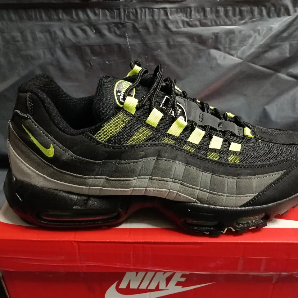 BOXED PAIR OF NIKE AIR MAX 95 TT RUNNING SHOES – UK 12 
