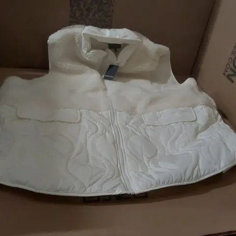 BOX CONTAINING APPROXIMATELY 7x BRAND NEW JD WILLIAMS CREAM BORG GILETS - SIZE 26