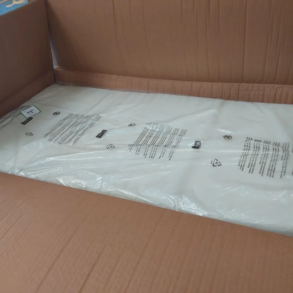 PALLET CONTAINING 9x BOXES OF ASSORTED GARDEN FURNITURE CUSHIONS/GLASS PIECES