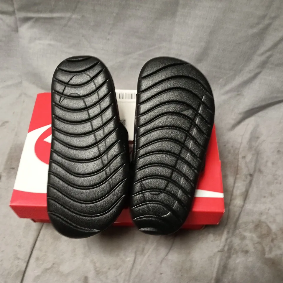 BOXED NIKE KAWA SLIDE IN BLACK/METALLIC GOLD, UK 9.5