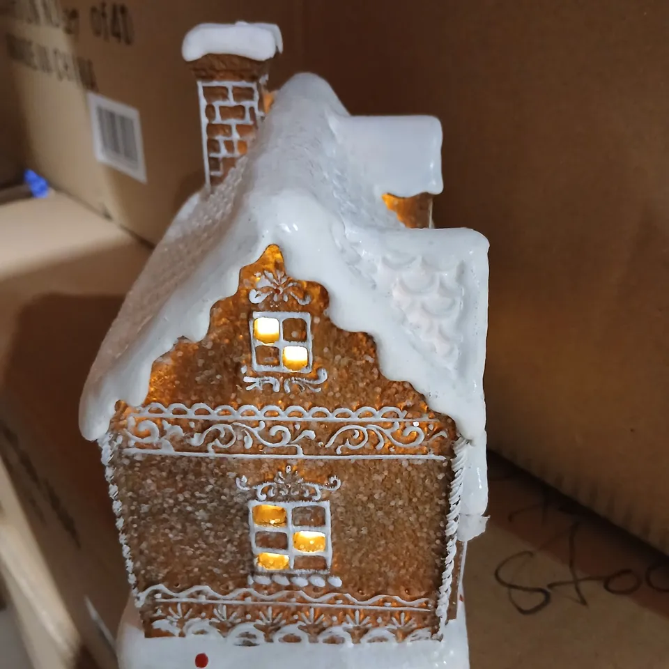 EIGHT GISELA GRAHAM LONDON CERAMIC CHRISTMAS VILLAGE HOUSE WITH LED LIGHTS