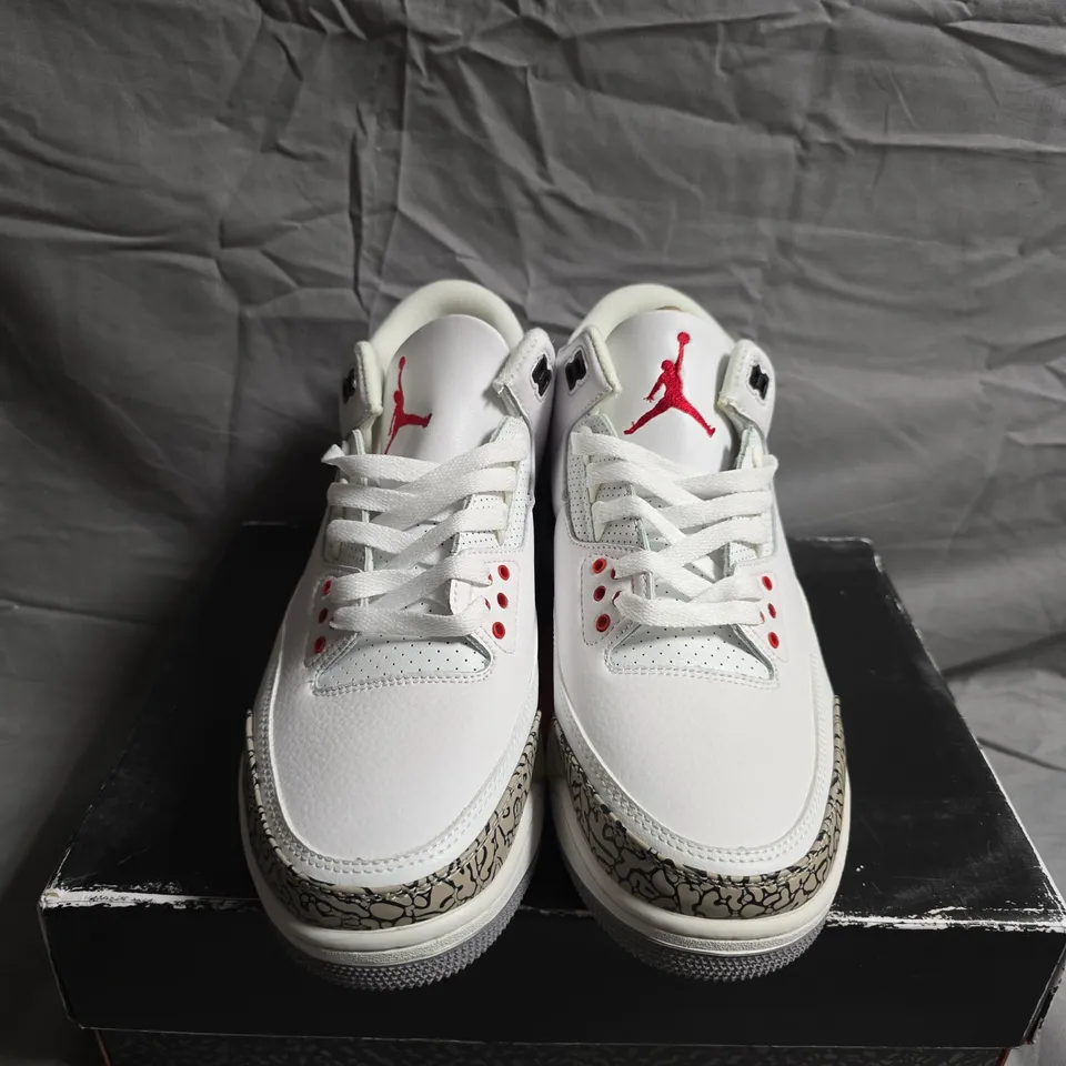 BOXED PAIR OF AIR JORDAN 3 RETRO TRAINERS - UK SIZE 9.5