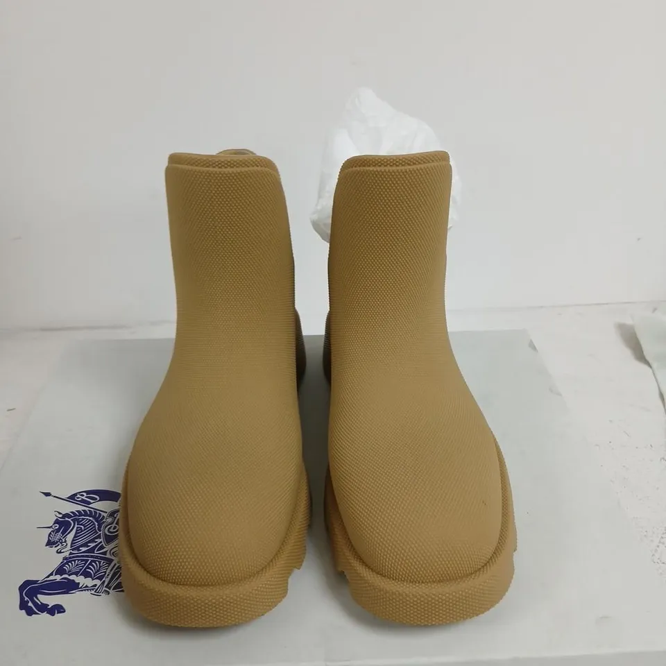 BURBERRY MANILLA CHELSEA BOOT – TAN, UK 11 (EU 45)