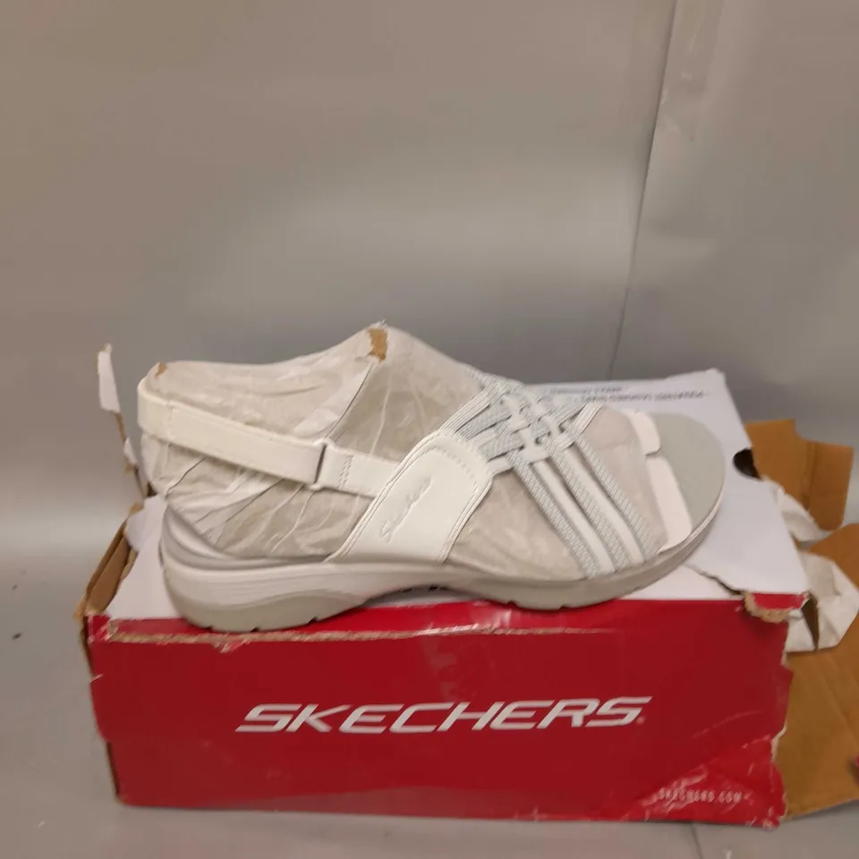 SKECHERS ARCH FIT REGGAE SPORT SANDAL SIZE 5