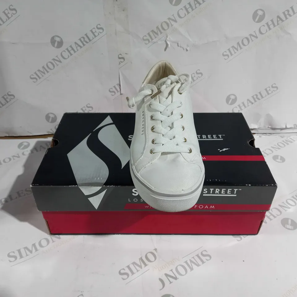 SIZE 6.5 SKECHERS STRETCH LACE TRAINERS WHITE