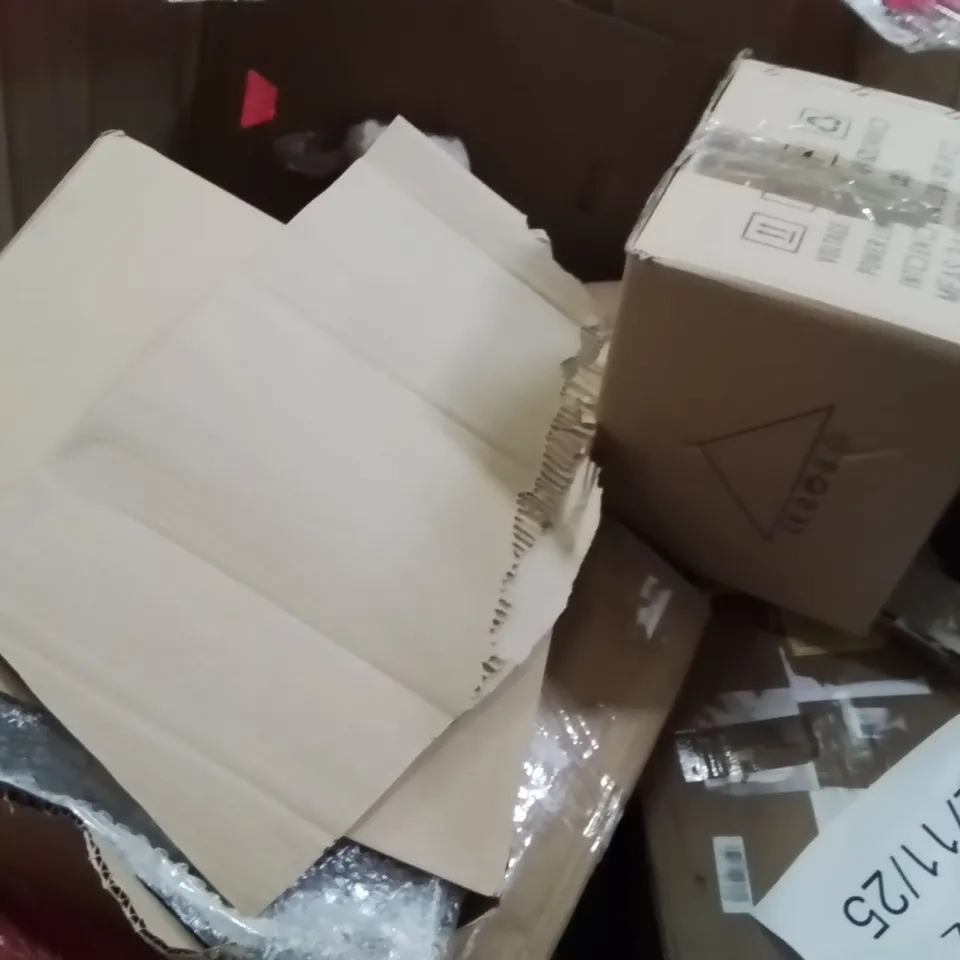 PALLET OF ASSORTED HOUSEHOLD GOODS AND PRODUCTS TO INCLUDE;MOSQUITO NET,ORTHOPEDIC WEDGE PILLOW,RETRACTABLE SAFETY GATE 