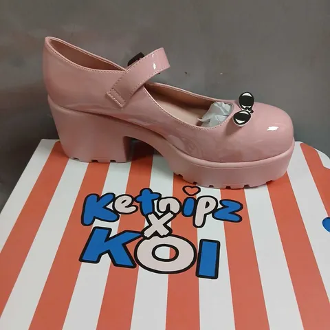BOXED KOI X KETNIPZ PINK SIZE 6