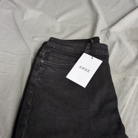 ARNE SLIM FIT DENIM JEANS – SOLID BLACK, UK 30 (30R)