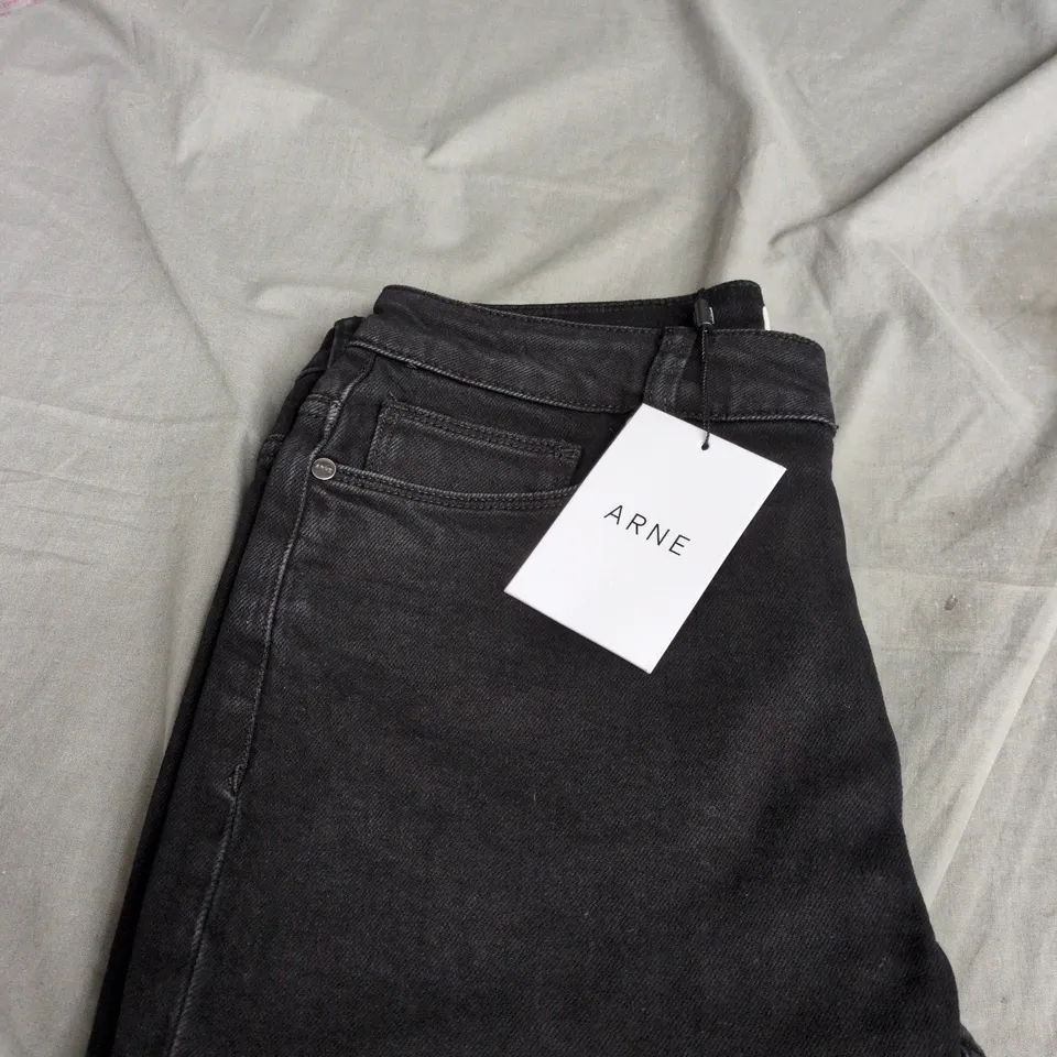 ARNE SLIM FIT DENIM JEANS – SOLID BLACK, UK 30 (30R)