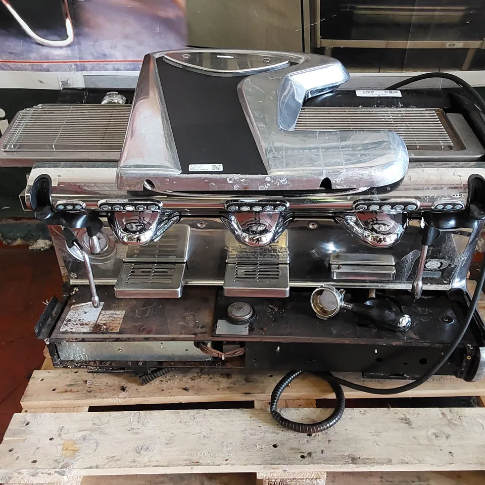 FAEMA EMBLEMA 3 GROUP ESPRESSO MACHINE 